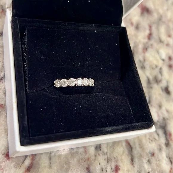 White 18K Diamond Anniversary Ring - Picture 6 of 9